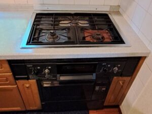 神奈川のキッチン取付け隊　サンウェーブ特殊コンロの工事　施工前